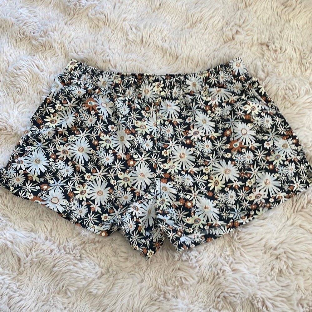 Patagonia baggies 2.5 inseam size small floral print like new